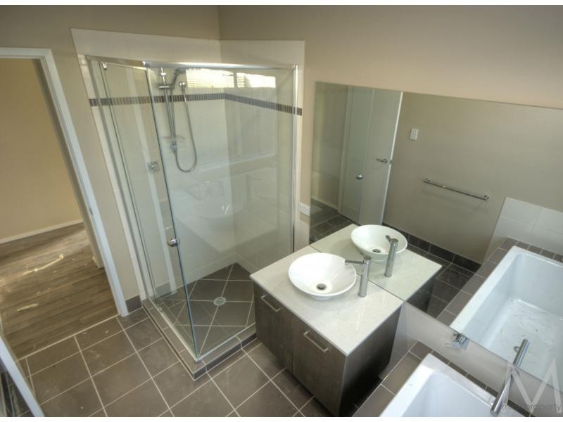 21 HILLSBOROUGH CIRCUIT, BRIGHTWATER, Mountain Creek QLD 4557