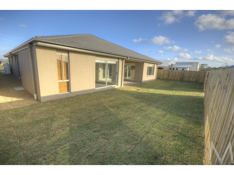 21 HILLSBOROUGH CIRCUIT, BRIGHTWATER, Mountain Creek QLD 4557