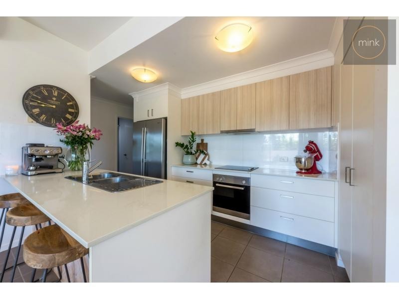 1/8 Holloway Street, BRIGHTWATER, Mountain Creek QLD 4557