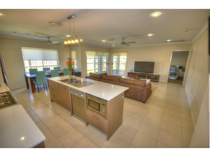 29 MYRTLE Place, BRIGHTWATER, Mountain Creek QLD 4557