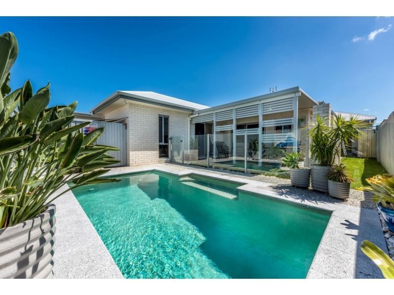 6 Riflebird Place, Brightwater, Mountain Creek QLD 4557