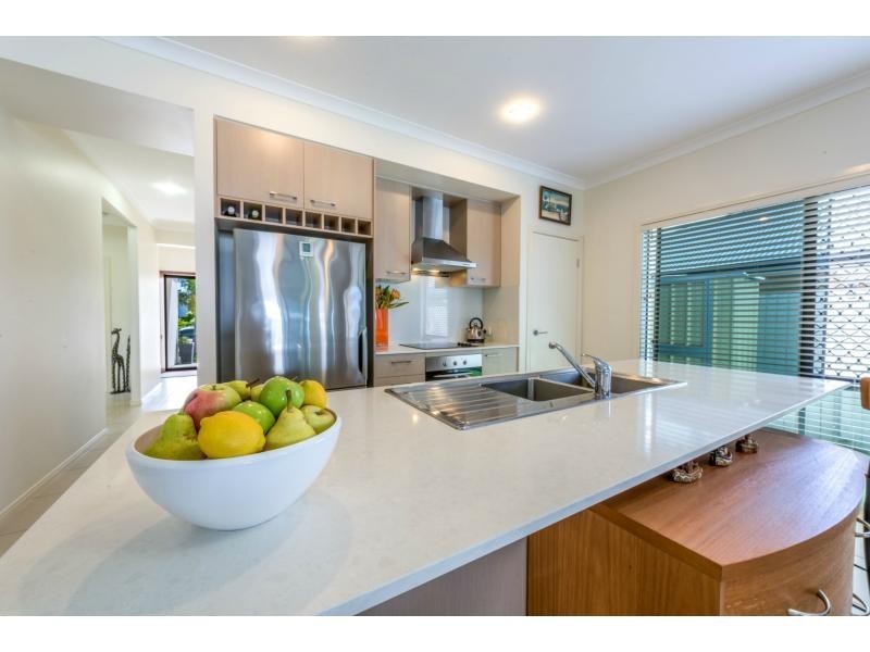 6 Riflebird Place, Brightwater, Mountain Creek QLD 4557