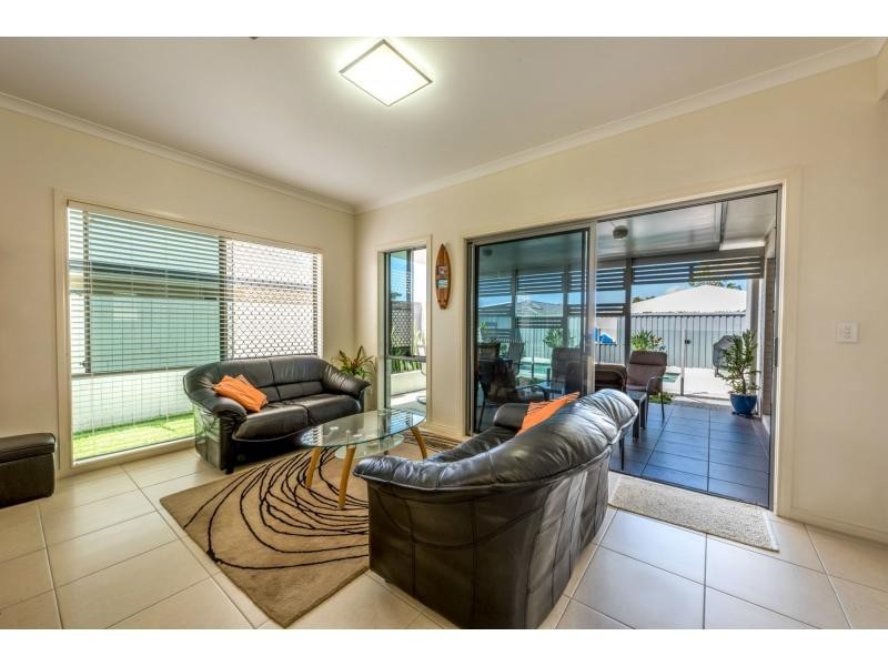 6 Riflebird Place, Brightwater, Mountain Creek QLD 4557