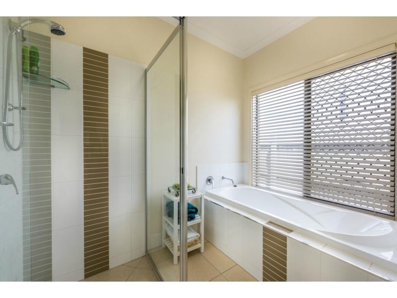 6 Riflebird Place, Brightwater, Mountain Creek QLD 4557