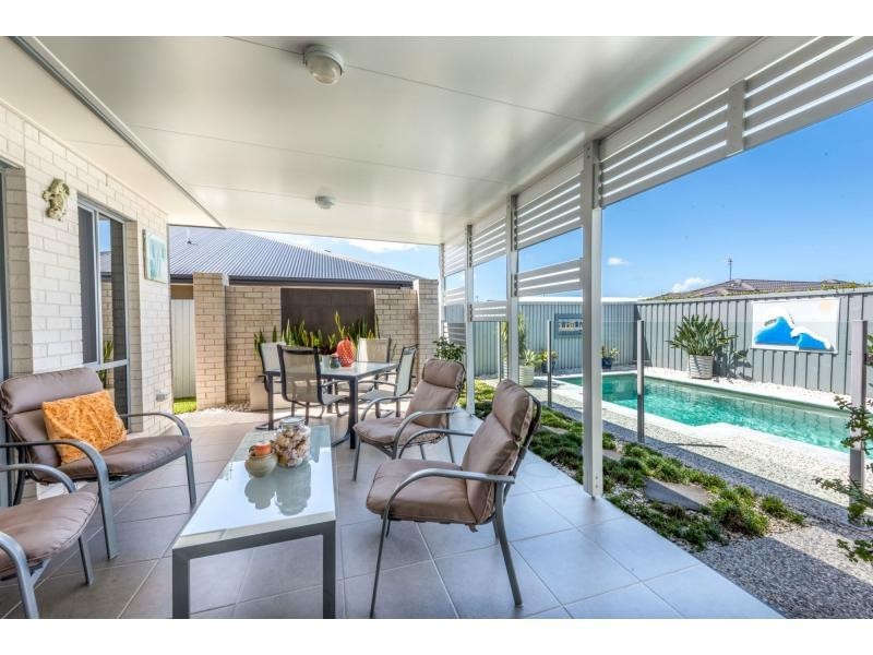 6 Riflebird Place, Brightwater, Mountain Creek QLD 4557