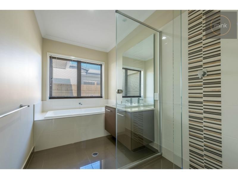 32 Petrel Crescent, Brightwater, Mountain Creek QLD 4557