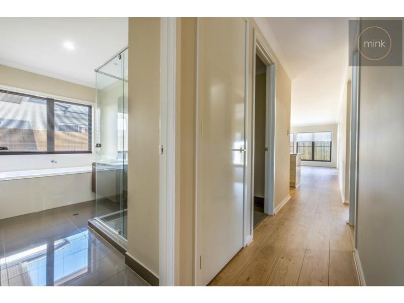 32 Petrel Crescent, Brightwater, Mountain Creek QLD 4557