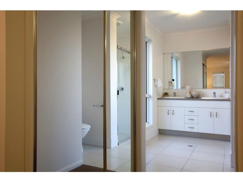 14 Little Tree Lane, IVADALE LAKES, Little Mountain QLD 4551