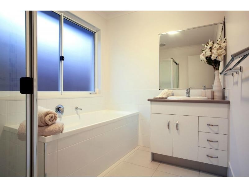 14 Little Tree Lane, IVADALE LAKES, Little Mountain QLD 4551