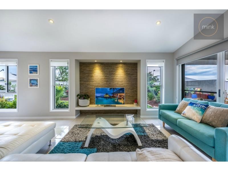 16 AZURE Street, BELLS REACH, Caloundra West QLD 4551