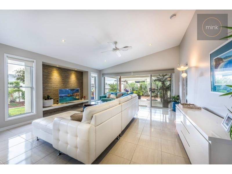 16 AZURE Street, BELLS REACH, Caloundra West QLD 4551
