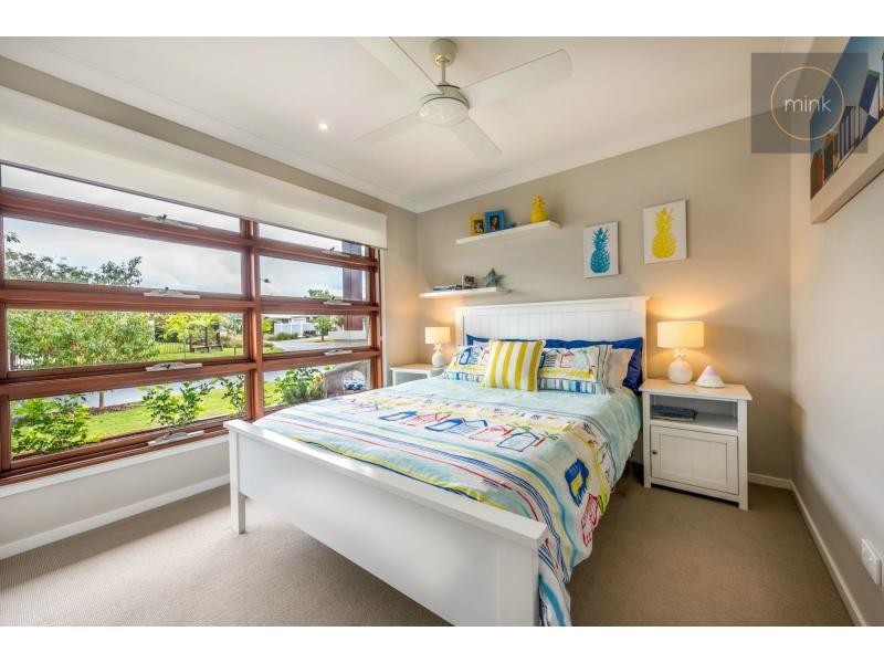 16 AZURE Street, BELLS REACH, Caloundra West QLD 4551