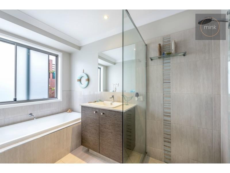 16 AZURE Street, BELLS REACH, Caloundra West QLD 4551