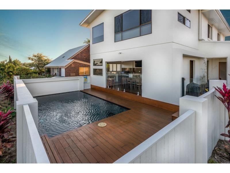 1 WARRINA Court, Mooloolaba QLD 4557