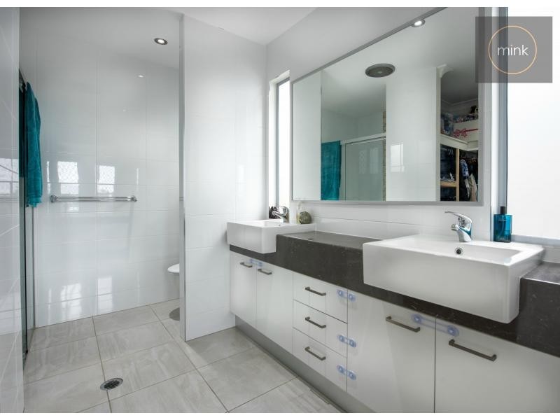 5 BARRAMUNDI Court, BRIGHTWATER, Mountain Creek QLD 4557