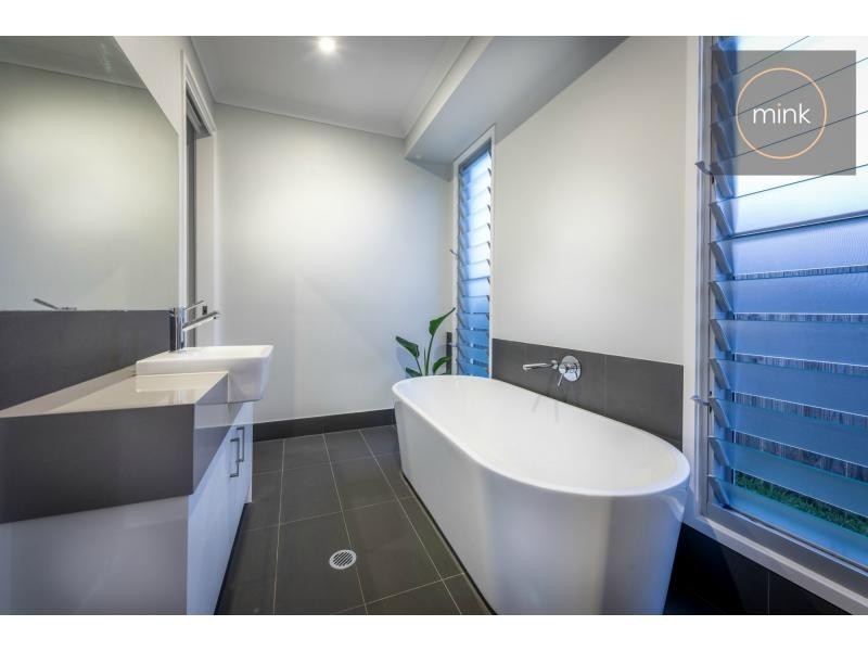 29 BRAMPTON Crescent, BRIGHTWATER, Mountain Creek QLD 4557