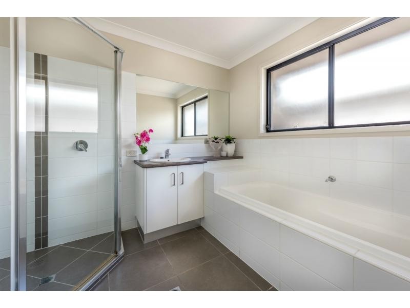 20 SAPPHIRE Street, BELLS REACH, Caloundra West QLD 4551