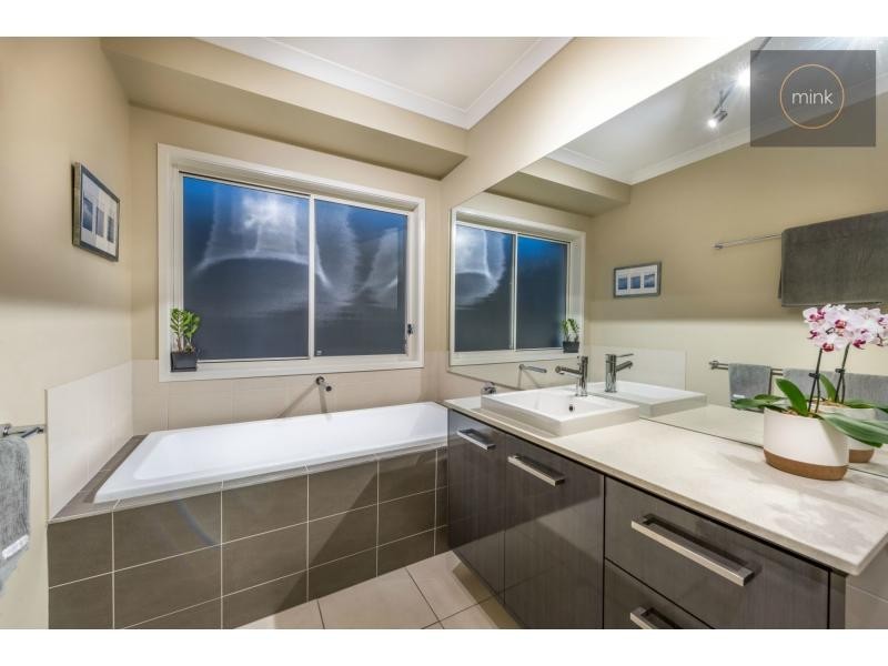 7 Parrot Place, BRIGHTWATER, Mountain Creek QLD 4557