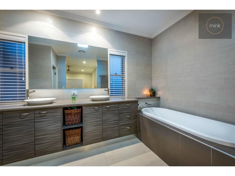 5 Myrtus Street, BRIGHTWATER, Mountain Creek QLD 4557