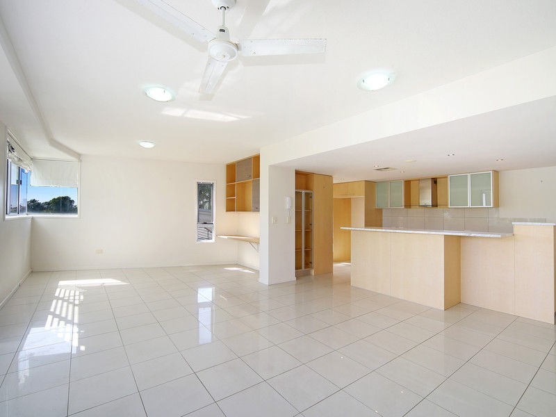 18/51 Grand Parade, Kawana Island QLD 4575