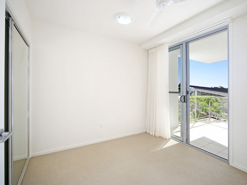 18/51 Grand Parade, Kawana Island QLD 4575