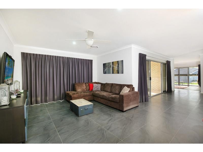 25 Pumicestone Way, Mountain Creek QLD 4557