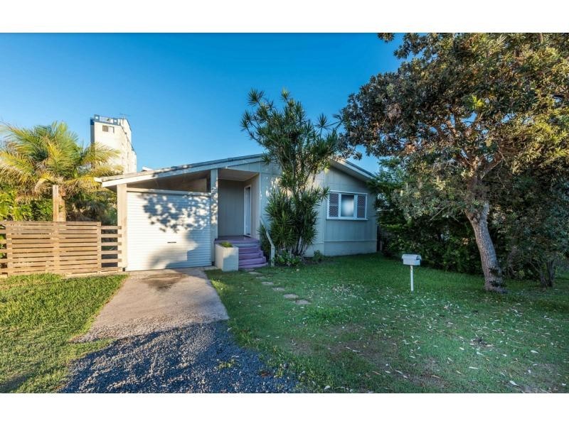 27 Taylor Avenue, Golden Beach QLD 4551