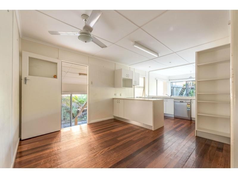 27 Taylor Avenue, Golden Beach QLD 4551