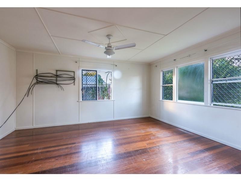 27 Taylor Avenue, Golden Beach QLD 4551