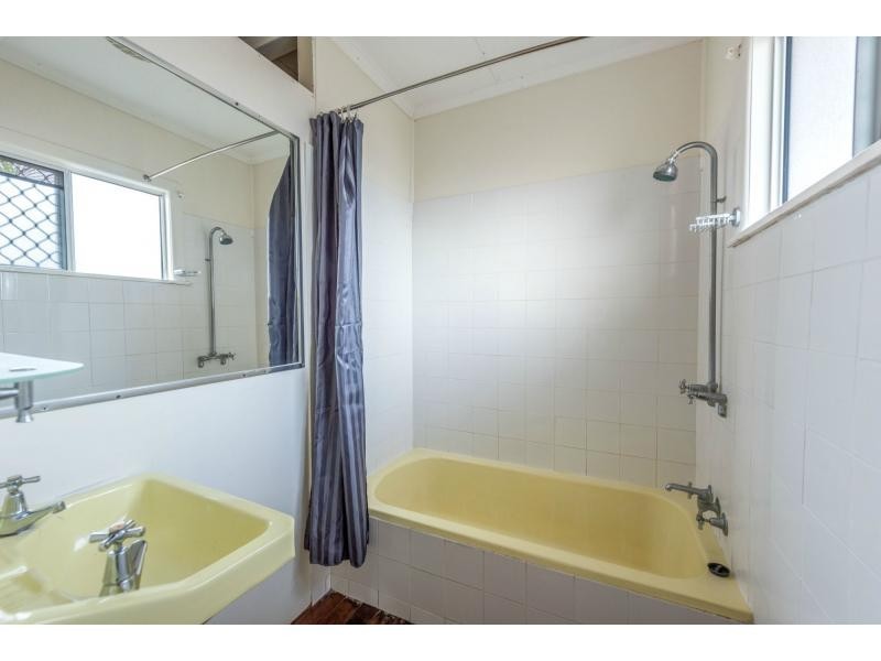 27 Taylor Avenue, Golden Beach QLD 4551