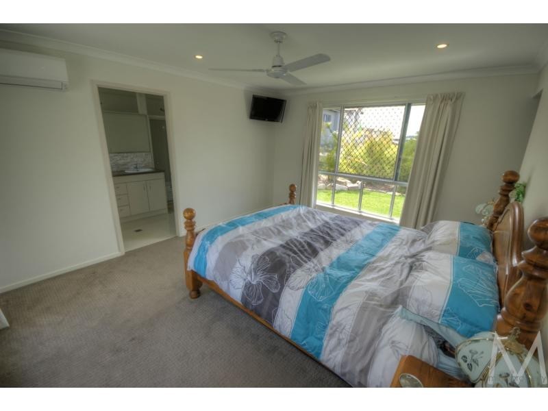 25 LARK CIRCUIT, BRIGHTWATER, Mountain Creek QLD 4557