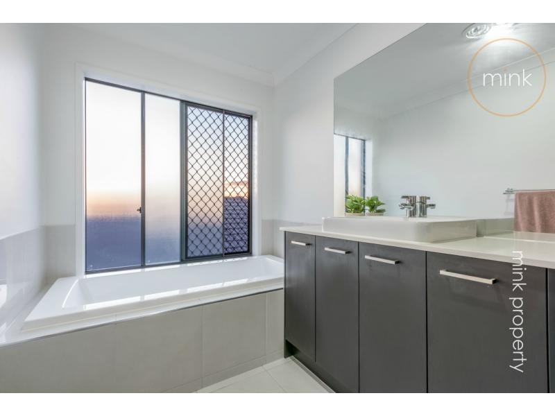 8 Yucca Court, Brightwater, Mountain Creek QLD 4557