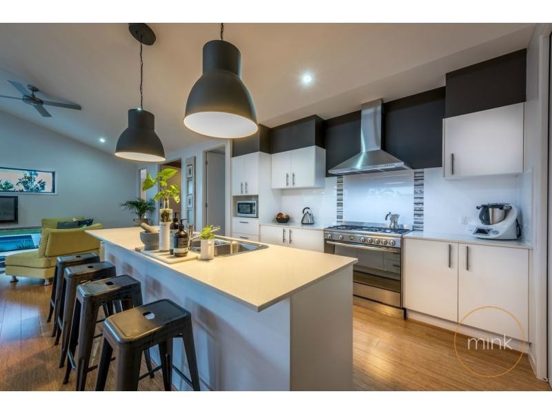 1 Riflebird Place, Brightwater, Mountain Creek QLD 4557