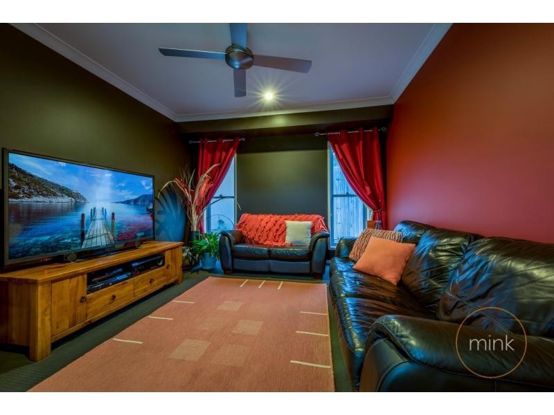 1 Riflebird Place, Brightwater, Mountain Creek QLD 4557