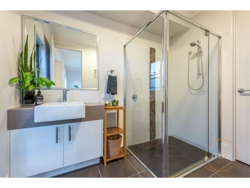 1 Riflebird Place, Brightwater, Mountain Creek QLD 4557