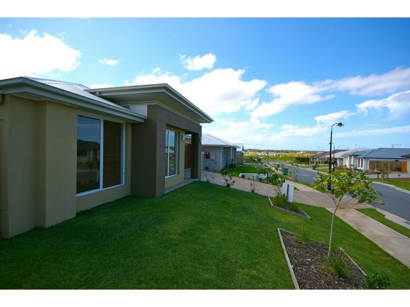 9 Parrot Place, BRIGHTWATER, Mountain Creek QLD 4557