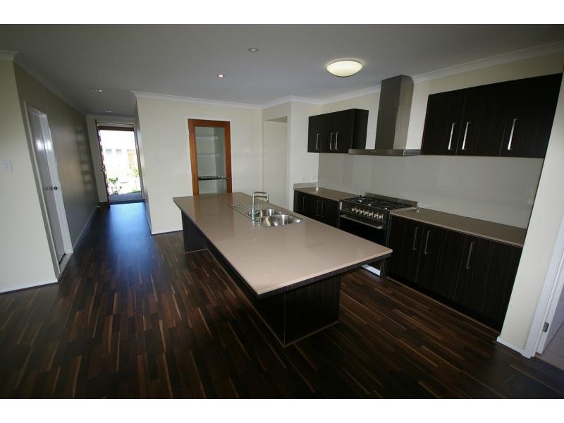 9 Parrot Place, BRIGHTWATER, Mountain Creek QLD 4557