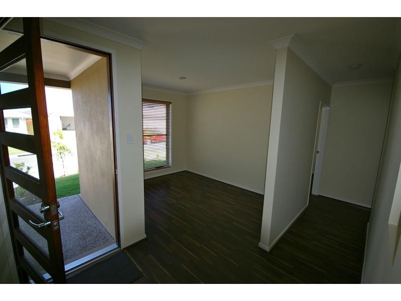 9 Parrot Place, BRIGHTWATER, Mountain Creek QLD 4557