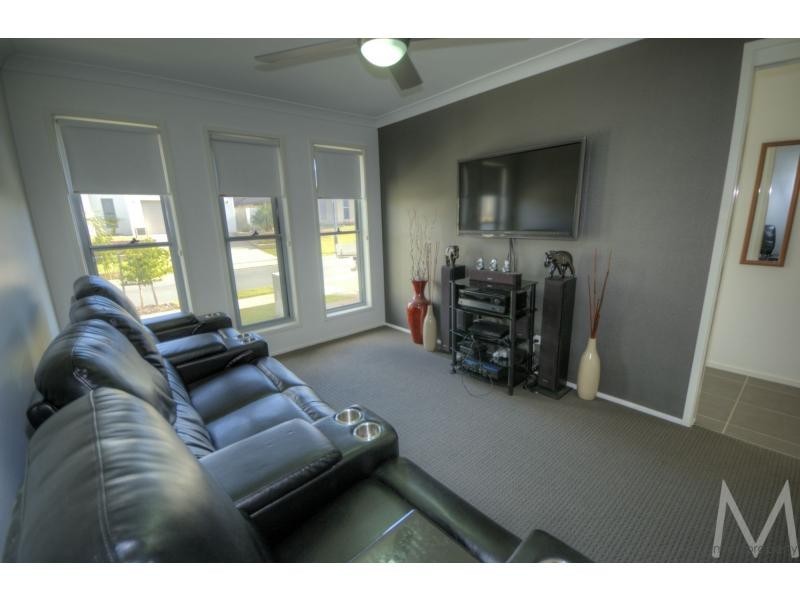 8 ELLIS PLACE, BRIGHTWATER, Mountain Creek QLD 4557