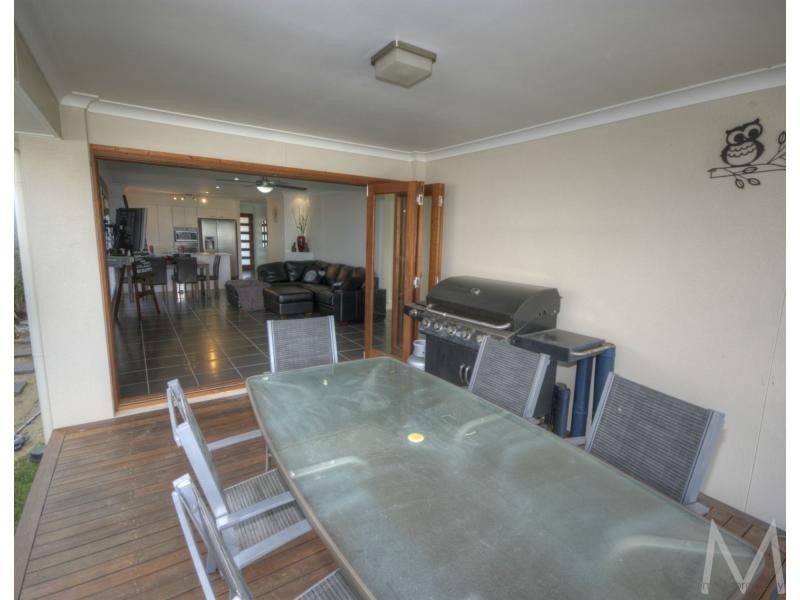 8 ELLIS PLACE, BRIGHTWATER, Mountain Creek QLD 4557