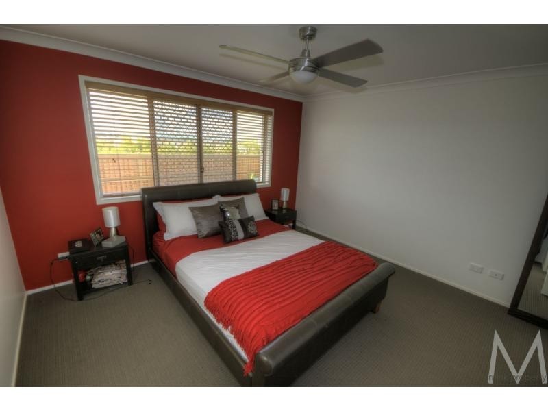8 ELLIS PLACE, BRIGHTWATER, Mountain Creek QLD 4557