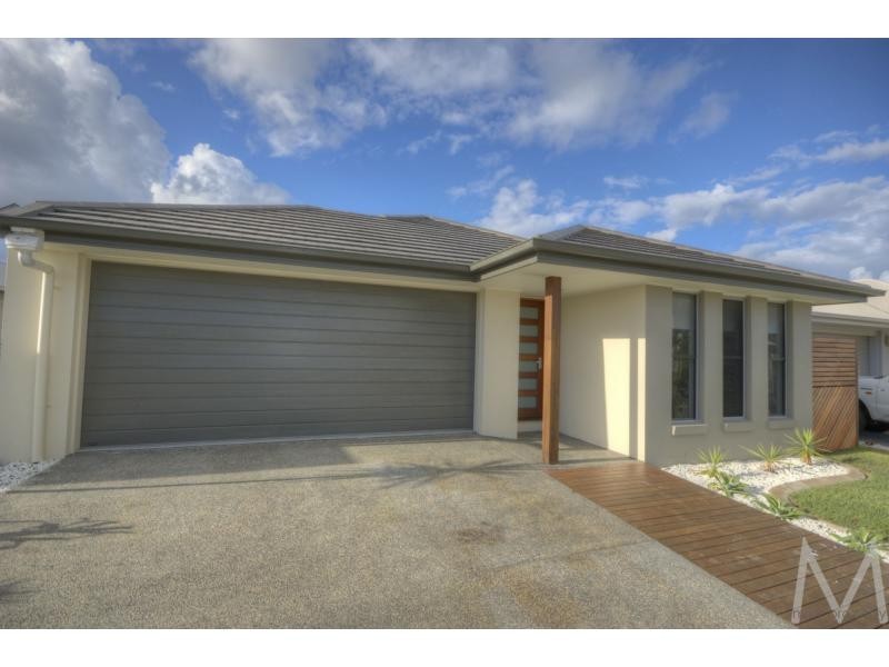 8 ELLIS PLACE, BRIGHTWATER, Mountain Creek QLD 4557
