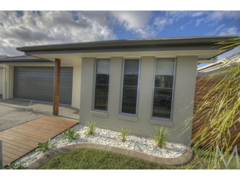 8 ELLIS PLACE, BRIGHTWATER, Mountain Creek QLD 4557