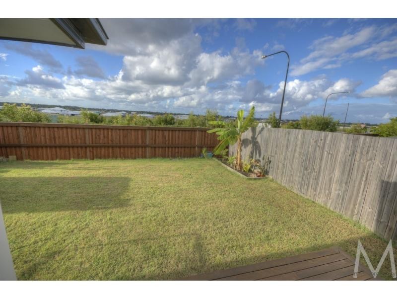 8 ELLIS PLACE, BRIGHTWATER, Mountain Creek QLD 4557