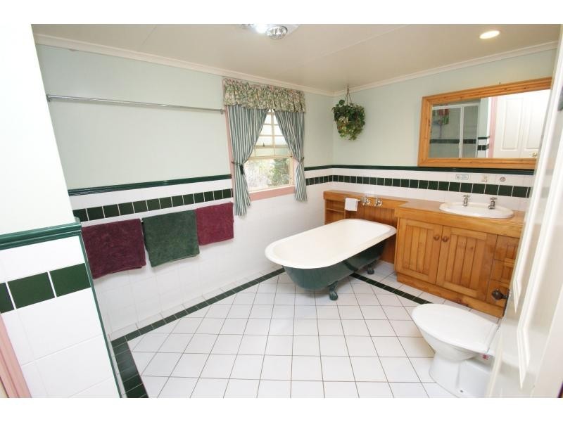 15a Lovers Walk, Thabeban QLD 4670