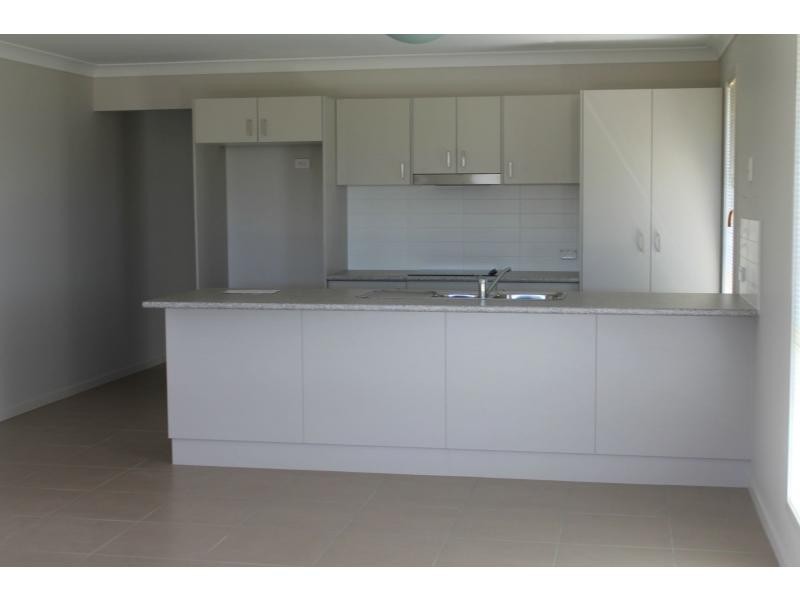 64 Neville Drive West, Branyan Estate, Branyan QLD 4670