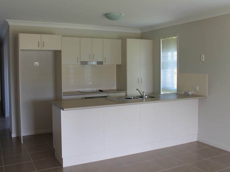 50 Neville Drive, Branyan QLD 4670