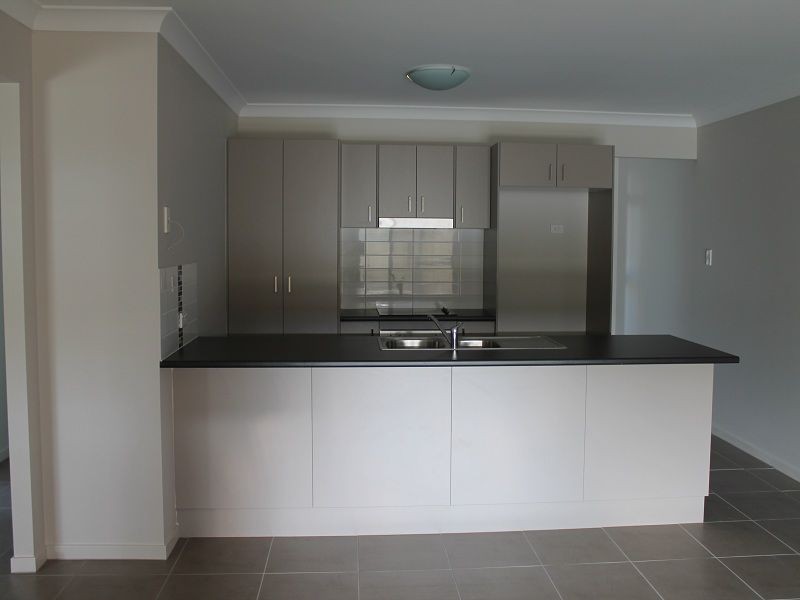 54 Neville Drive, Branyan QLD 4670