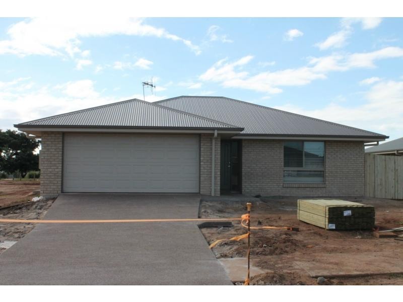 81 Neville Drive, Branyan QLD 4670
