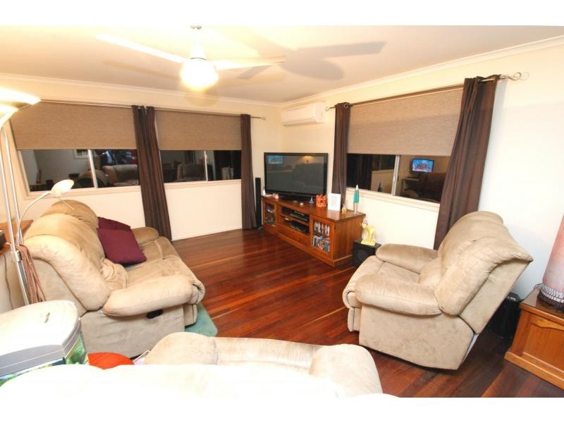 11 Sloane Street, Kalkie QLD 4670